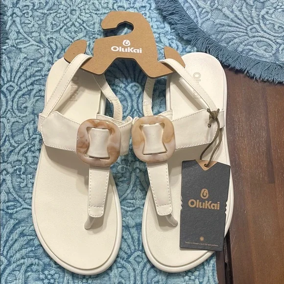 OluKai la’i t-bar white Cream Sandals with Brown Accents - Picture 6 of 6